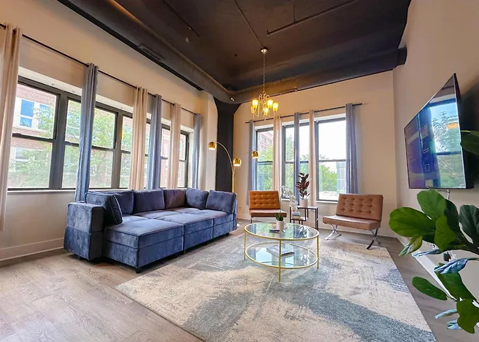 Mccormick Place Spacious Family Heaven 3B-2B With Optional Parking That Sleeps Up To 10