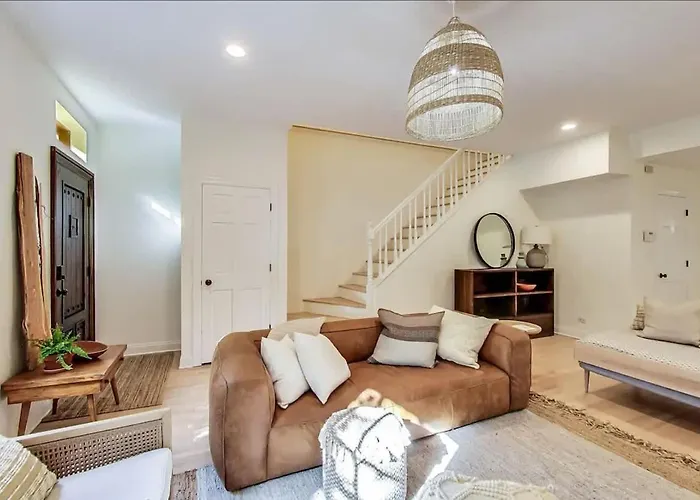 Spacious 4Br With Outdoor Oasis