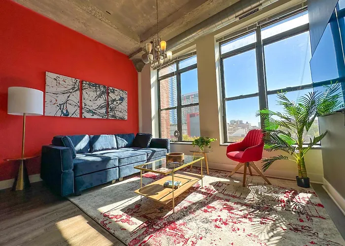 Mccormick Place Secret Oasis With Optional Parking For Up To 8 Guests