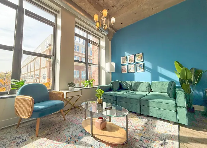 Mccormick Place Beautiful 2B-2B Apartment With Optional Parking - Sleeps Up To 8