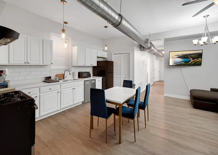 Heart Of Chicago 4 Bedroom