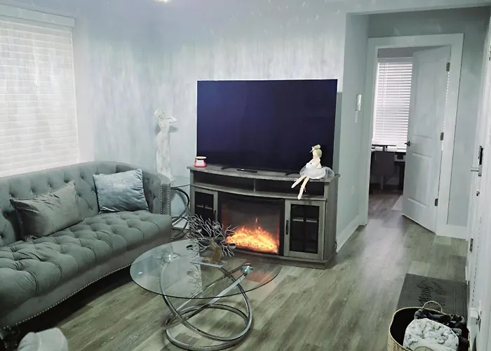 Cozy & Near Downtown & Hyde Park