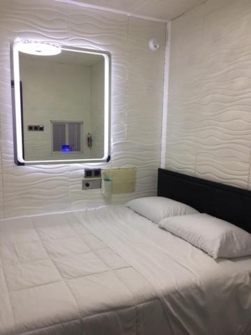 Bnb-1 Capsule hotel Chicago