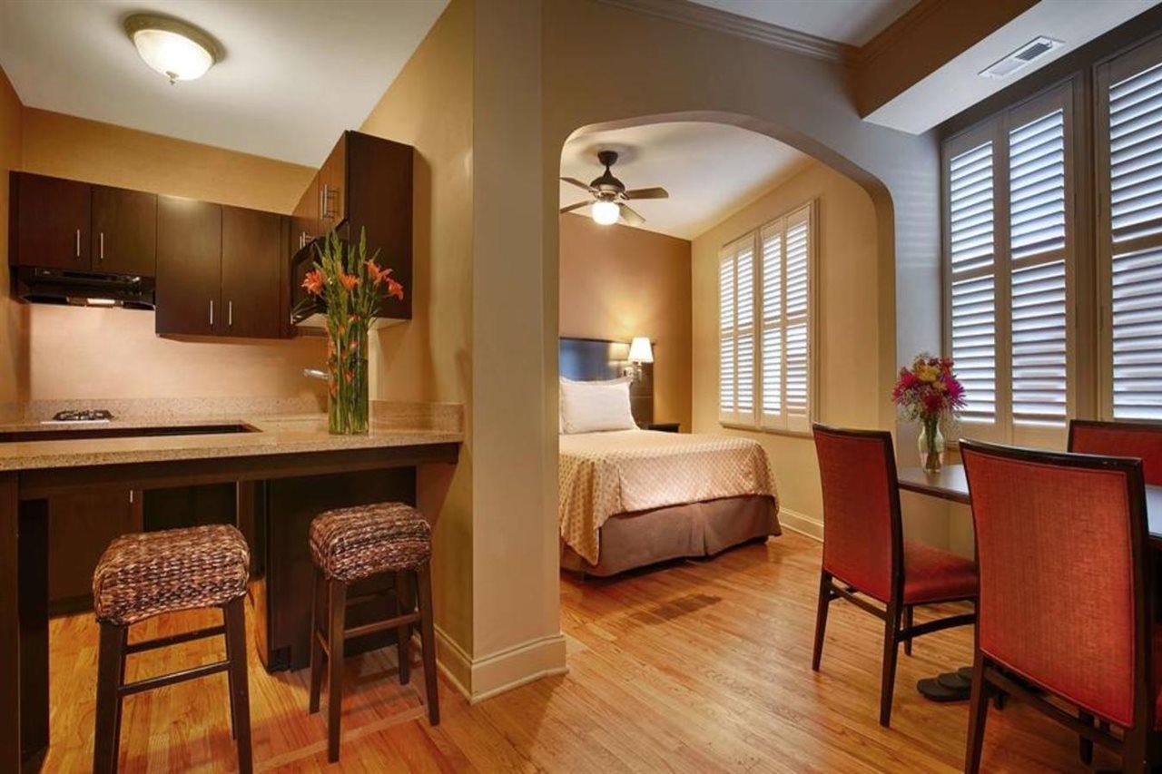 Western Hawthorne Terrace 3* Chicago