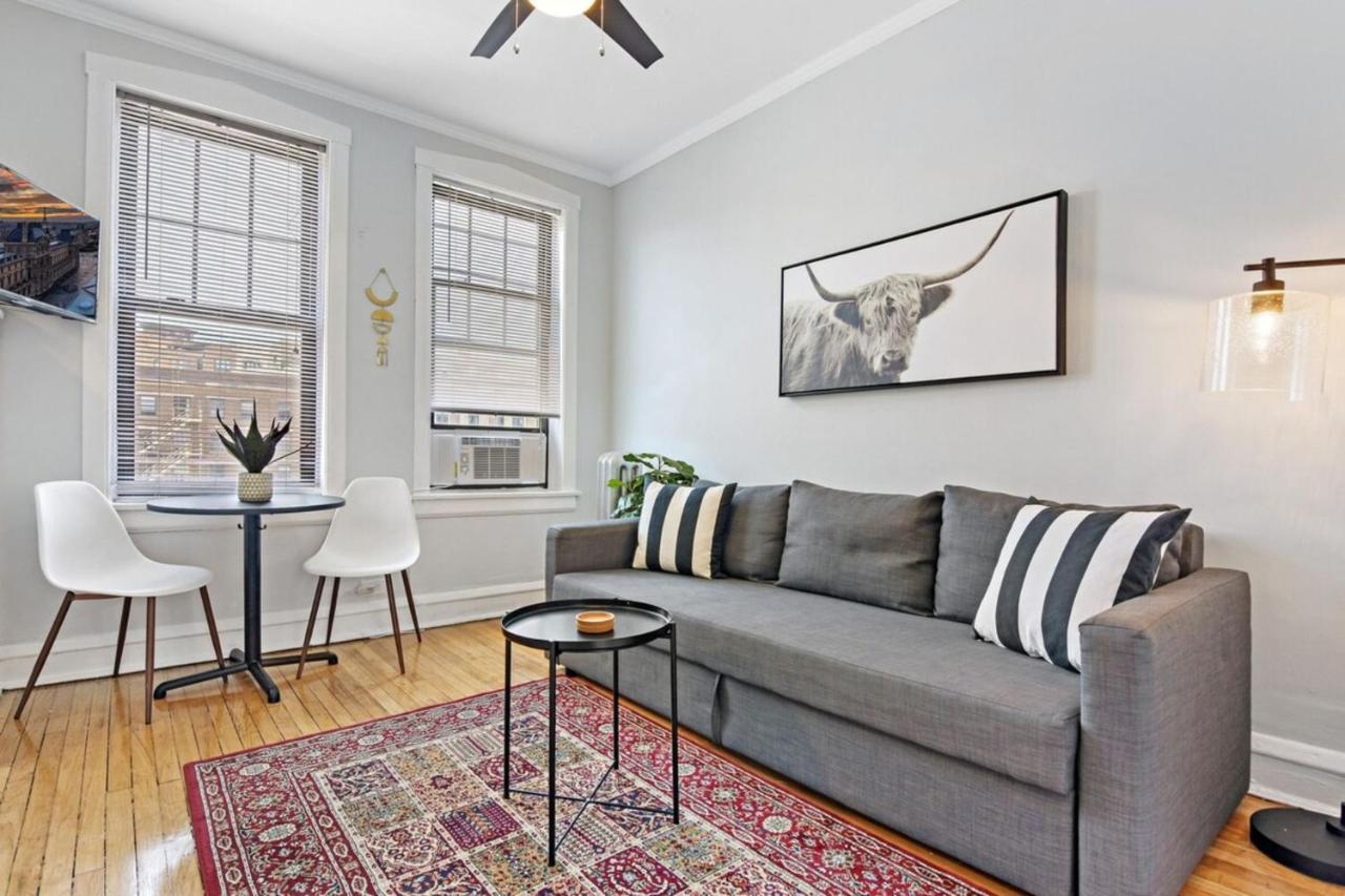 1br Modern Close To Shops & Restaurants - Belmont C6 *