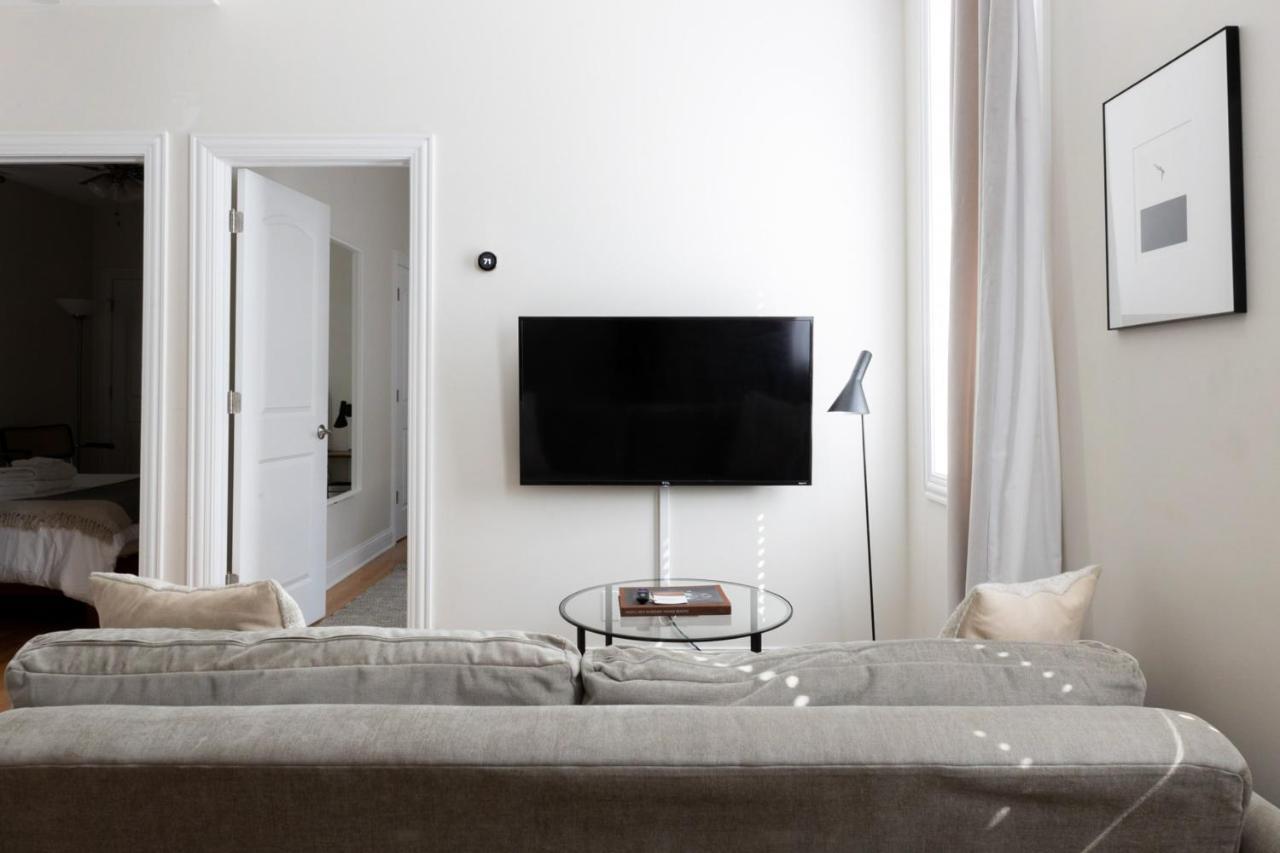 Apartment Frontdesk Updated West Town 2 Bedroom Apt With W&d