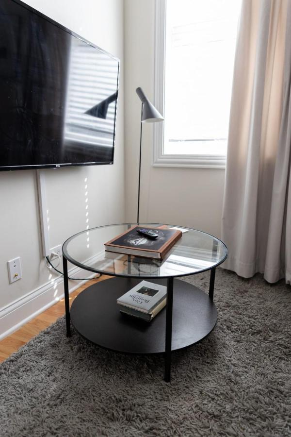 Frontdesk Updated West Town 2 Bedroom Apt With W&d *