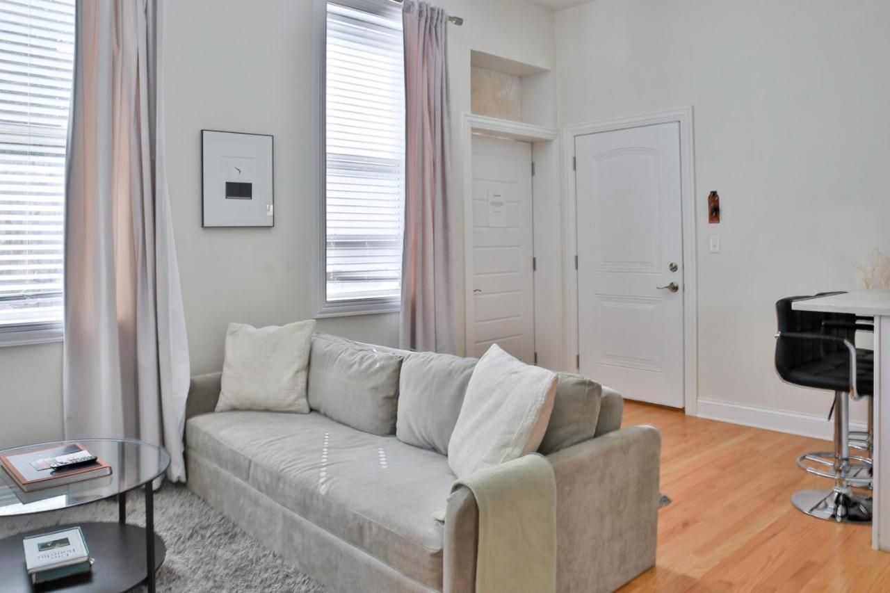 Apartment Frontdesk Updated West Town 2 Bedroom Apt With W&d