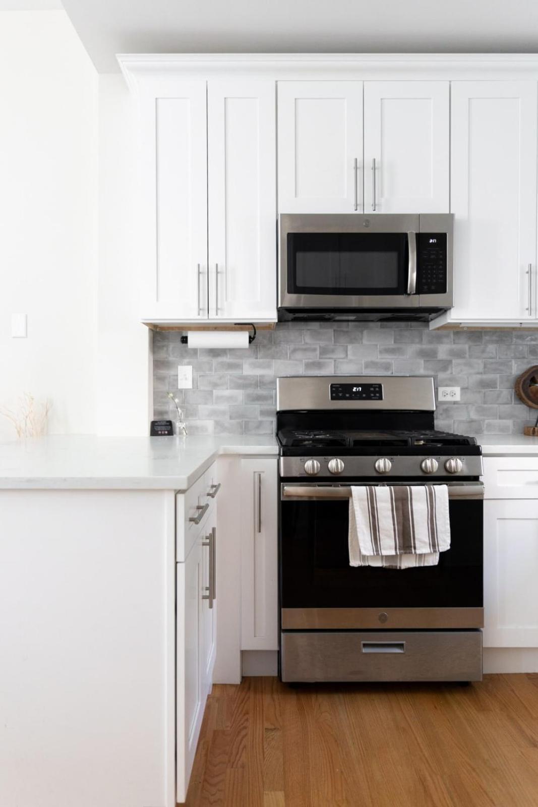 Frontdesk Updated West Town 2 Bedroom Apt With W&d Chicago