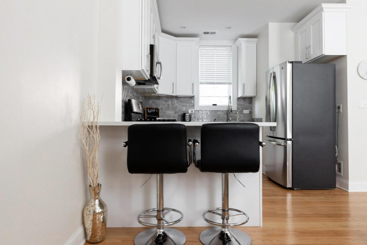 Frontdesk Updated West Town 2 Bedroom Apt With W&d * Chicago