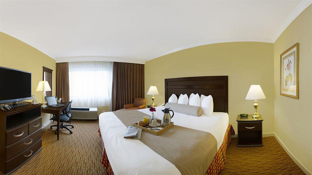 Hotel Western At O'hare 3*