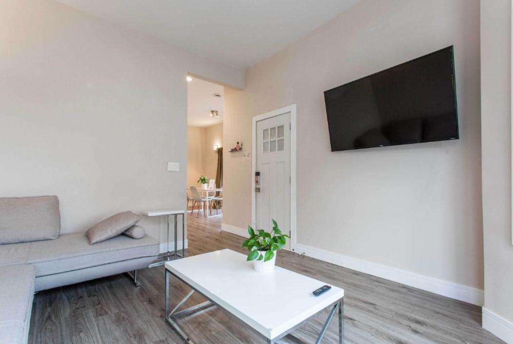 The Double Play - 1 Min Walk To Wrigley! Spacious 2br - Perfect For Cubs Fans! * Chicago