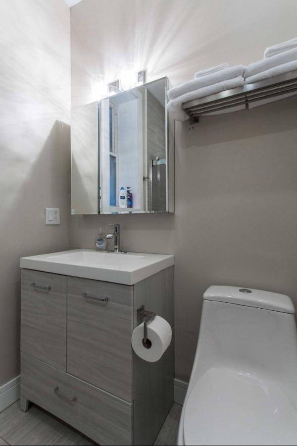 The Double Play - 1 Min Walk To Wrigley! Spacious 2br - Perfect For Cubs Fans! Apartment Chicago
