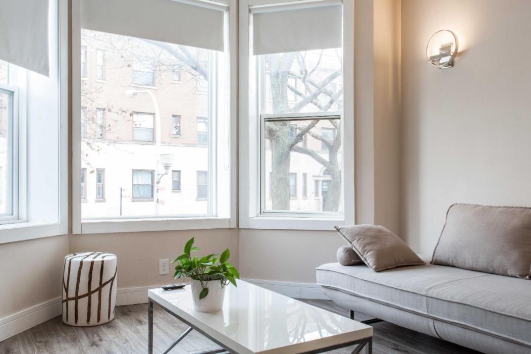 The Double Play - 1 Min Walk To Wrigley! Spacious 2br - Perfect For Cubs Fans!
