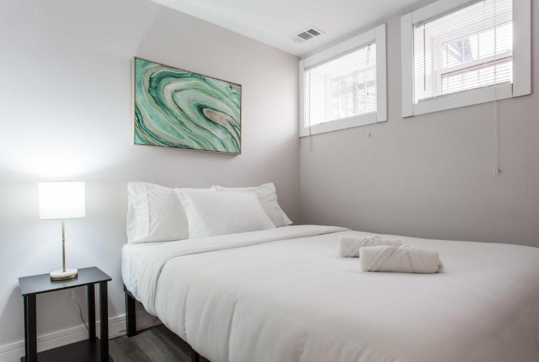 The Double Play - 1 Min Walk To Wrigley! Spacious 2br - Perfect For Cubs Fans! Apartment