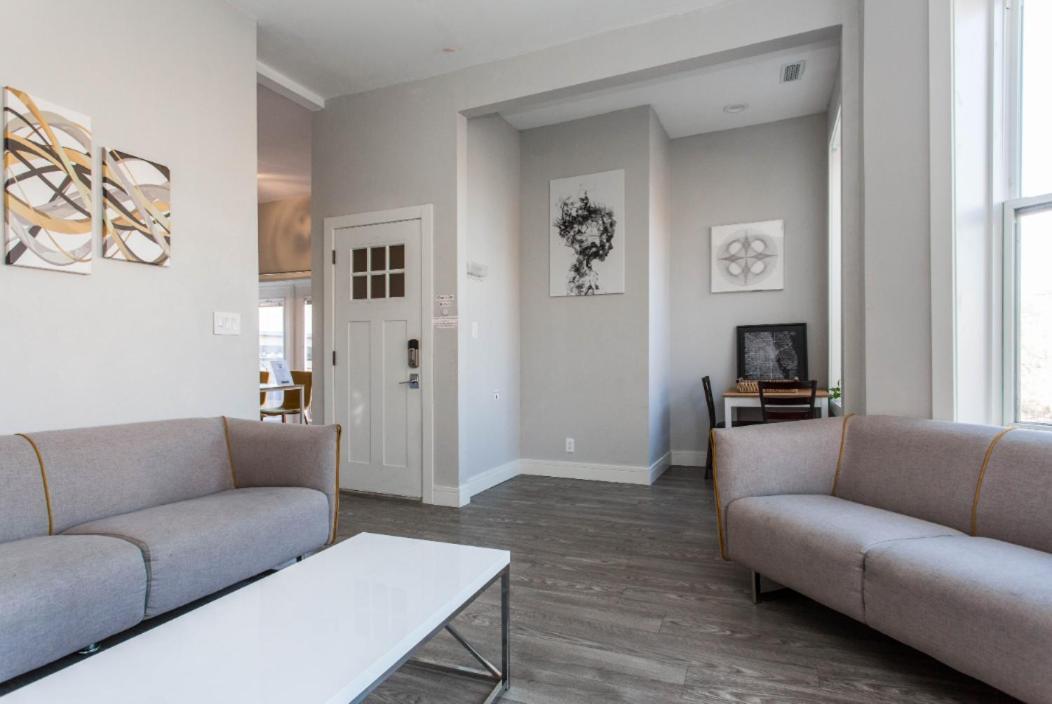 The Double Play - 1 Min Walk To Wrigley! Spacious 2br - Perfect For Cubs Fans!