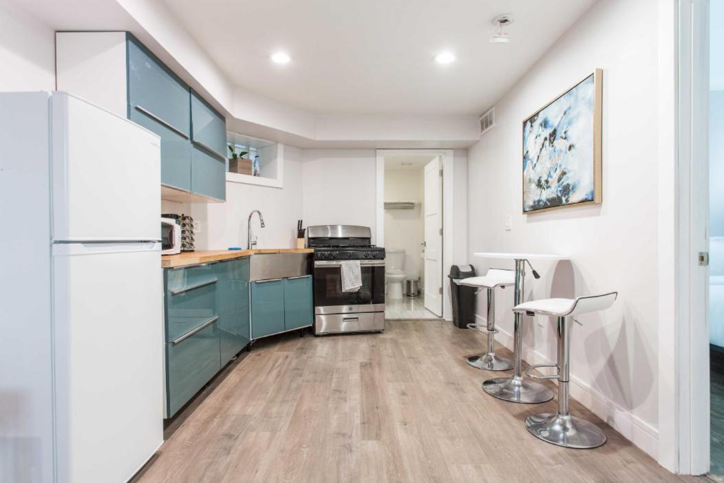 The Double Play - 1 Min Walk To Wrigley! Spacious 2br - Perfect For Cubs Fans! Apartment Chicago