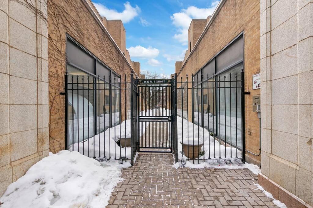 Well-equipped In - Belmont B7 Apartment Chicago