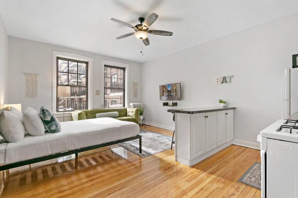 Well-equipped In - Belmont B7 * Chicago