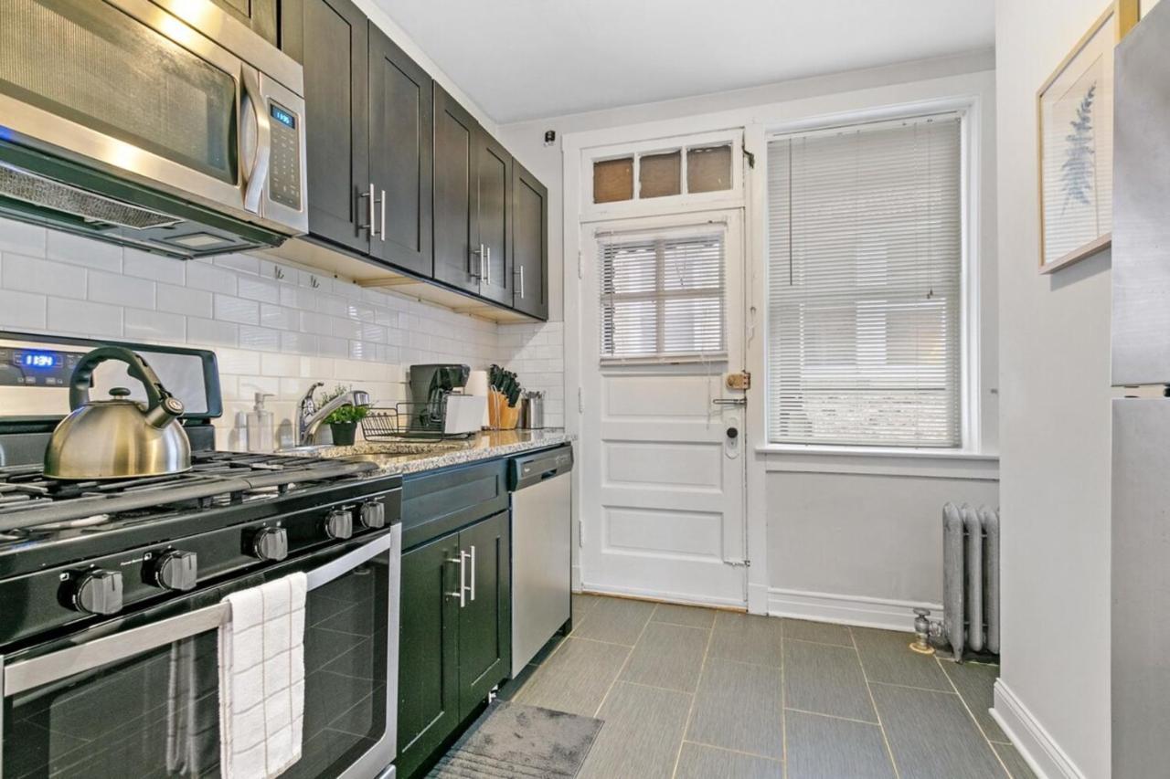 Apartment Convenient 2br Apt Close To Shops, Dining, Loyola - Lunt 2s