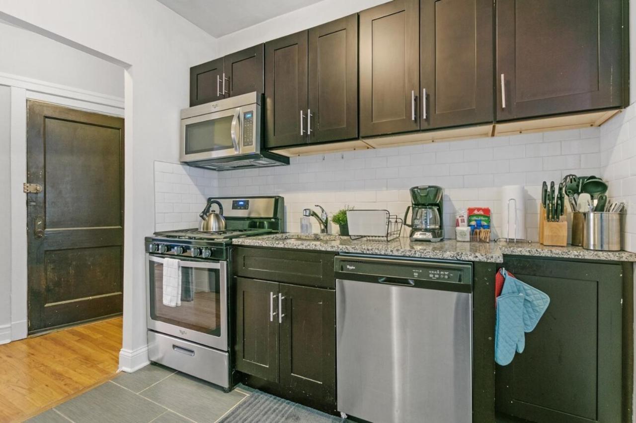 Convenient 2br Apt Close To Shops, Dining, Loyola - Lunt 2s Apartment Chicago