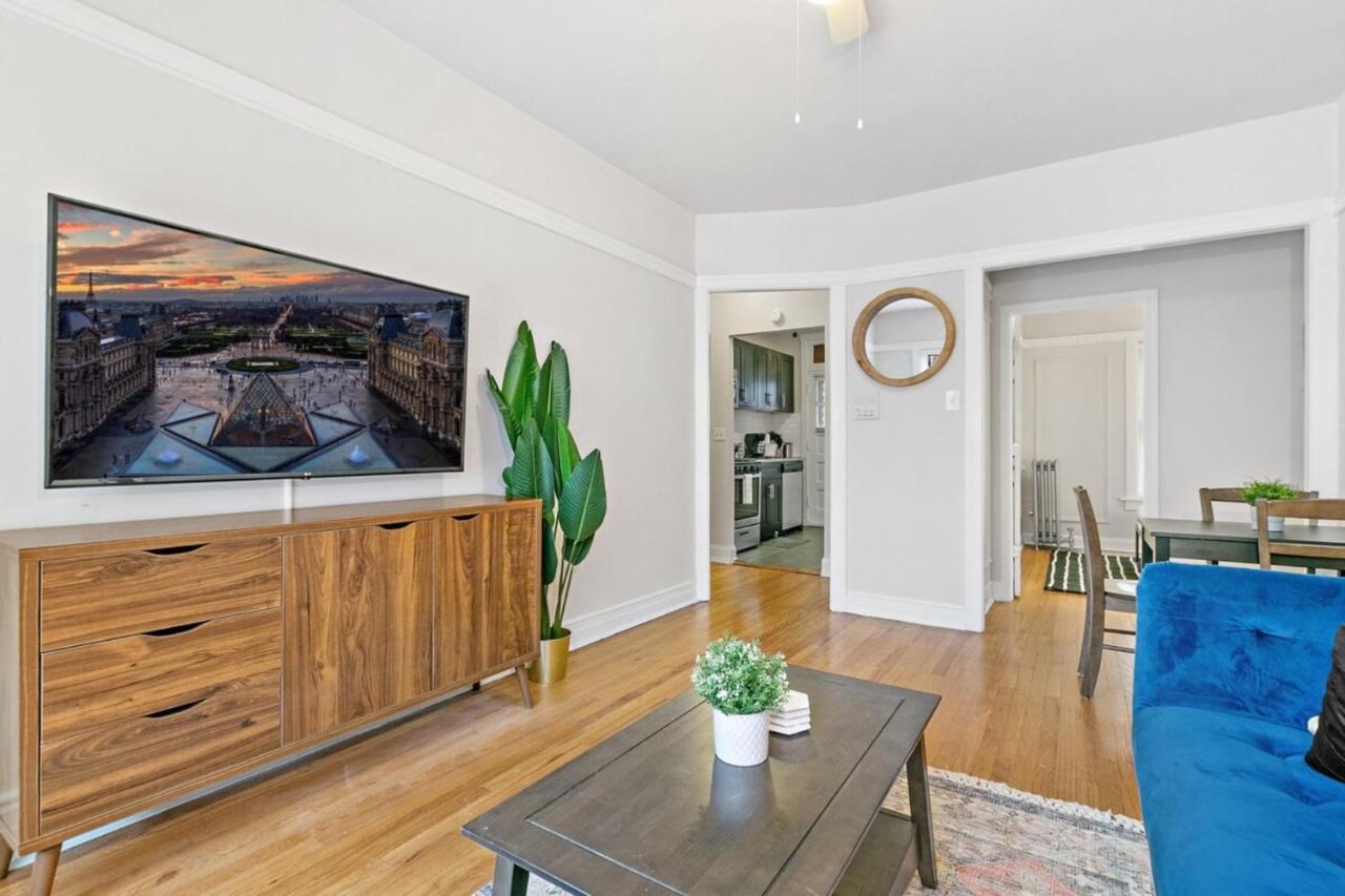 Convenient 2br Apt Close To Shops, Dining, Loyola - Lunt 2s