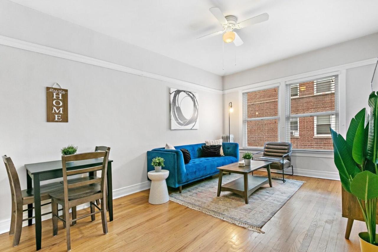 Convenient 2br Apt Close To Shops, Dining, Loyola - Lunt 2s Apartment *