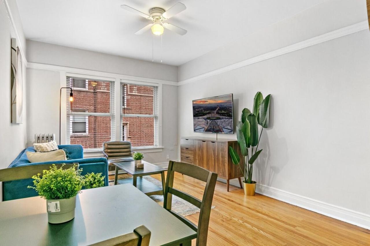 Convenient 2br Apt Close To Shops, Dining, Loyola - Lunt 2s