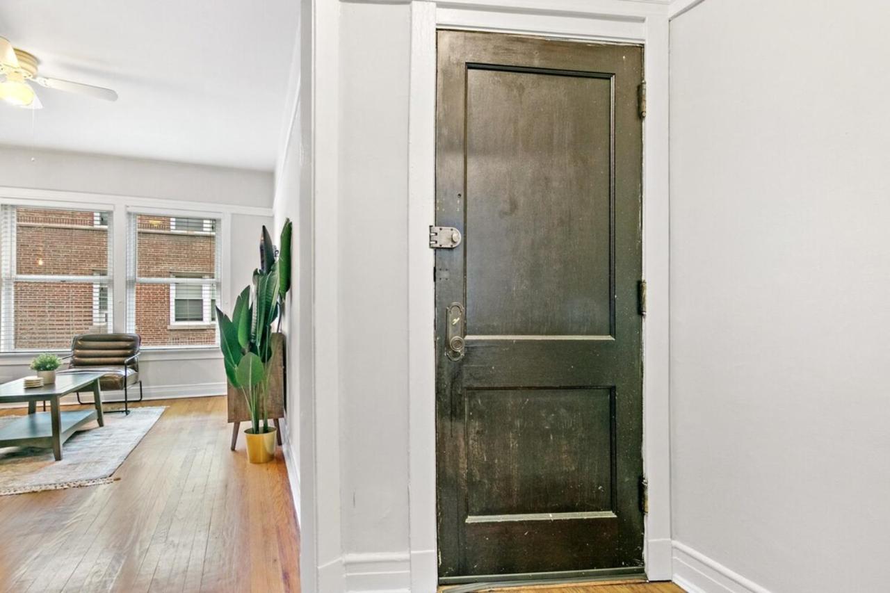 Convenient 2br Apt Close To Shops, Dining, Loyola - Lunt 2s Apartment *
