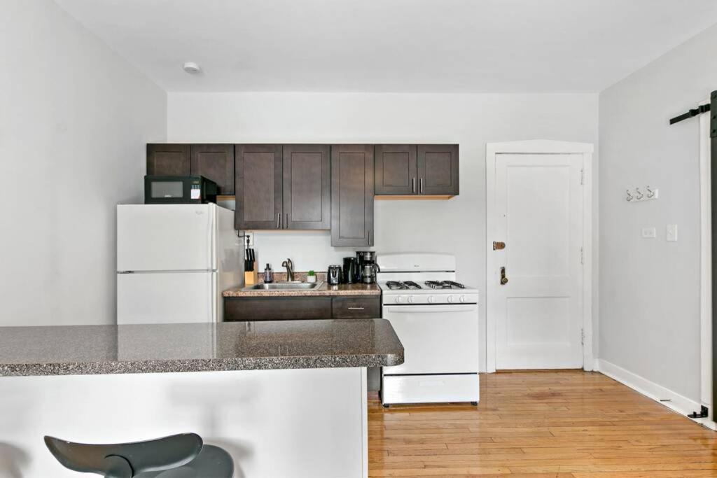Well-equipped In - Belmont B7 Chicago