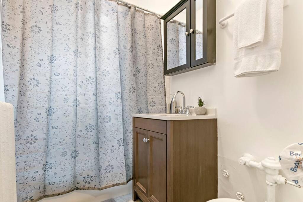 Well-equipped In - Belmont B7 Chicago