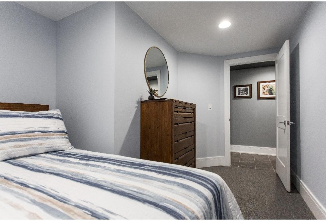 Forrestville Ave Large Apartment *