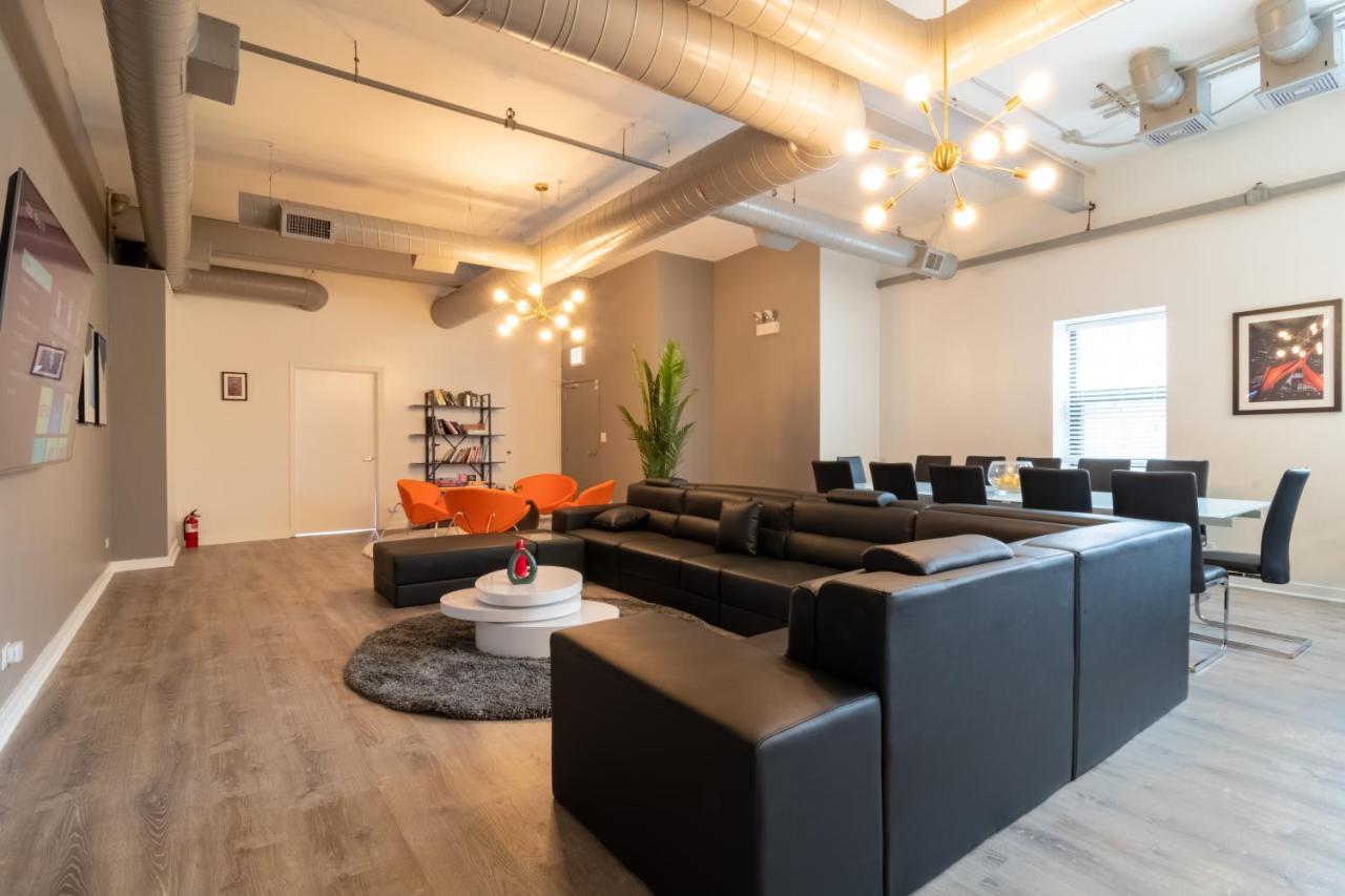 Penthouse Of Joy With Over 4000 Games! * Chicago