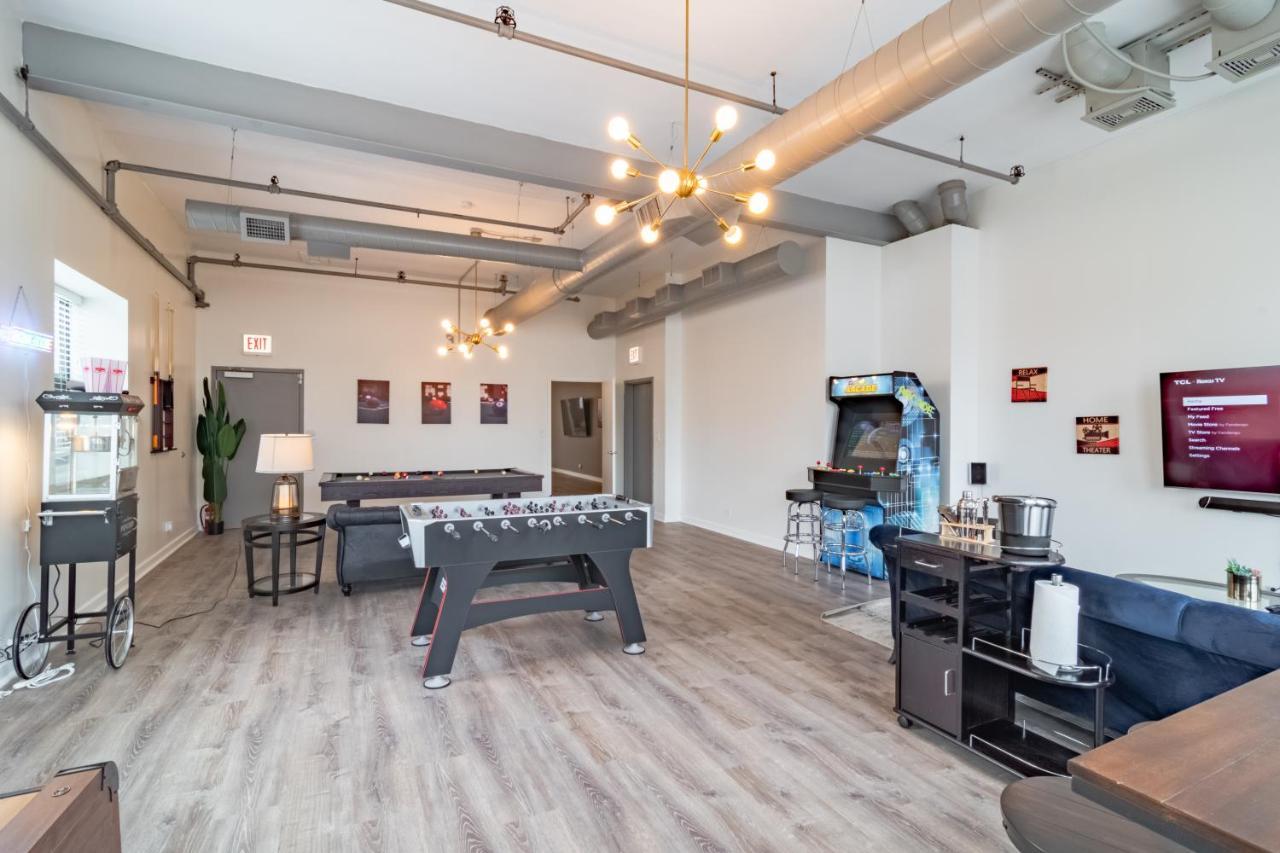 Penthouse Of Joy With Over 4000 Games! Apartment
