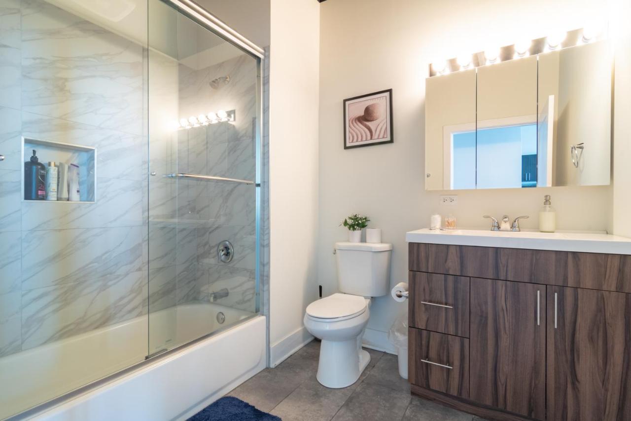 Apartment Mccormick Place 2b-2b Family Unit With Optional Parking Sleeps Up To 8