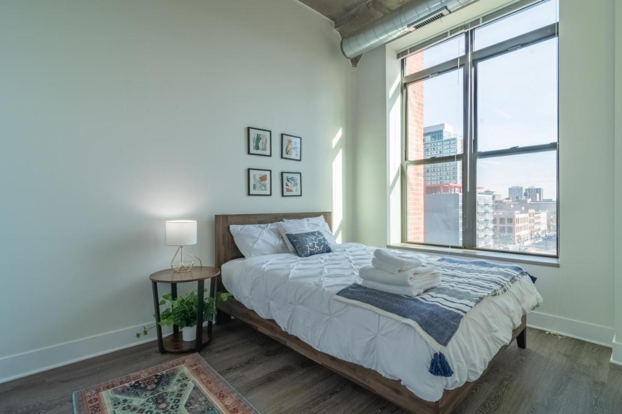 Apartment Mccormick Place 2b-2b Family Unit With Optional Parking Sleeps Up To 8 Chicago