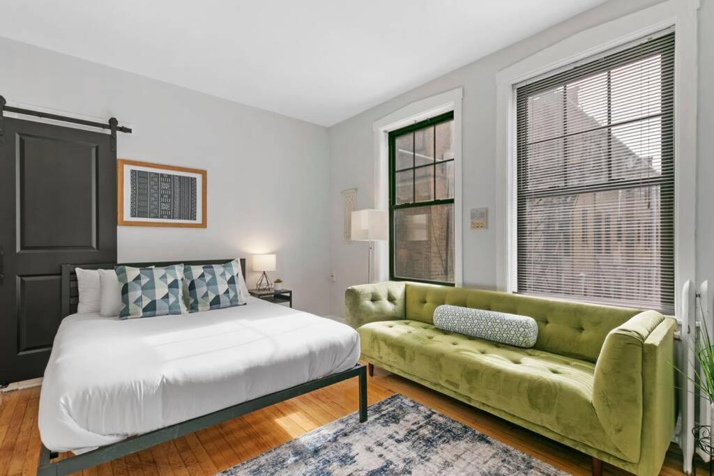 Well-equipped In - Belmont B7 Chicago