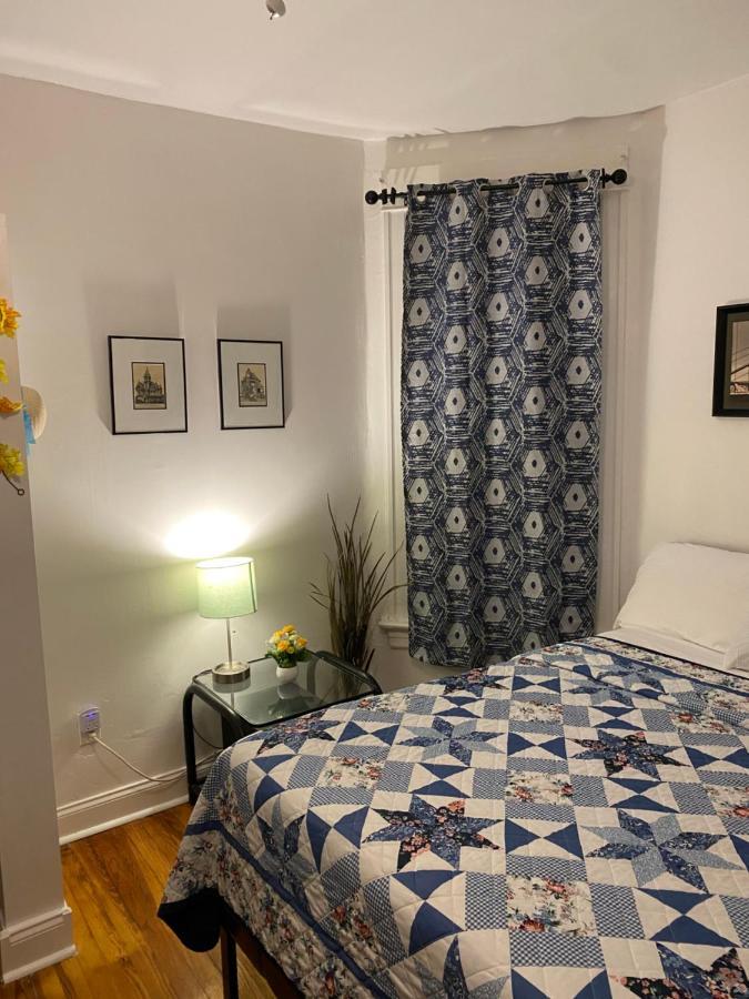 Hollywood Llc Guest house Chicago