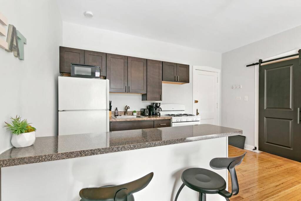Well-equipped In - Belmont B7 Apartment *