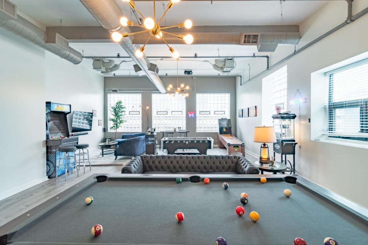 Apartment Penthouse Of Joy With Over 4000 Games! Chicago