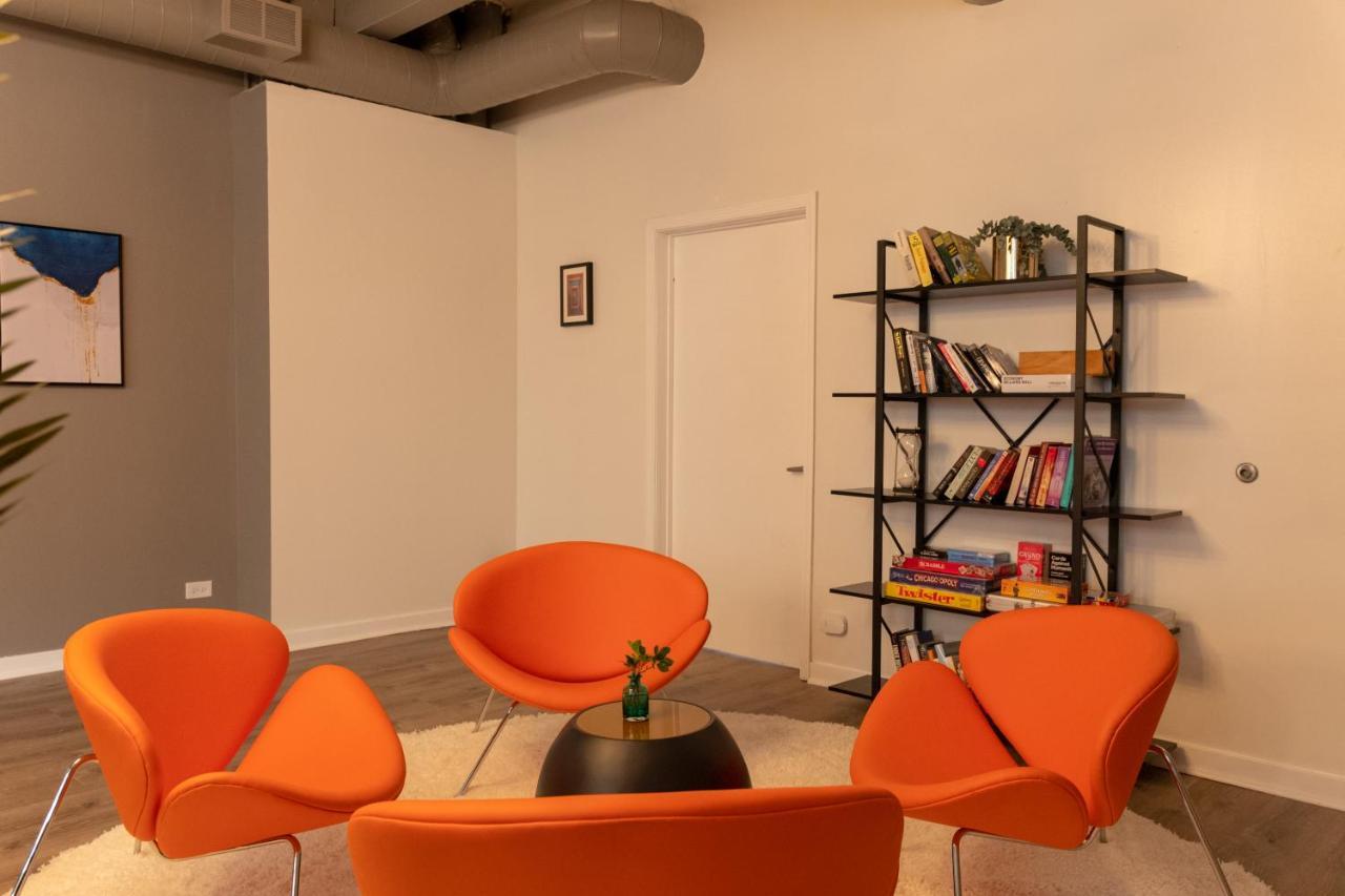 Penthouse Of Joy With Over 4000 Games! Apartment Chicago