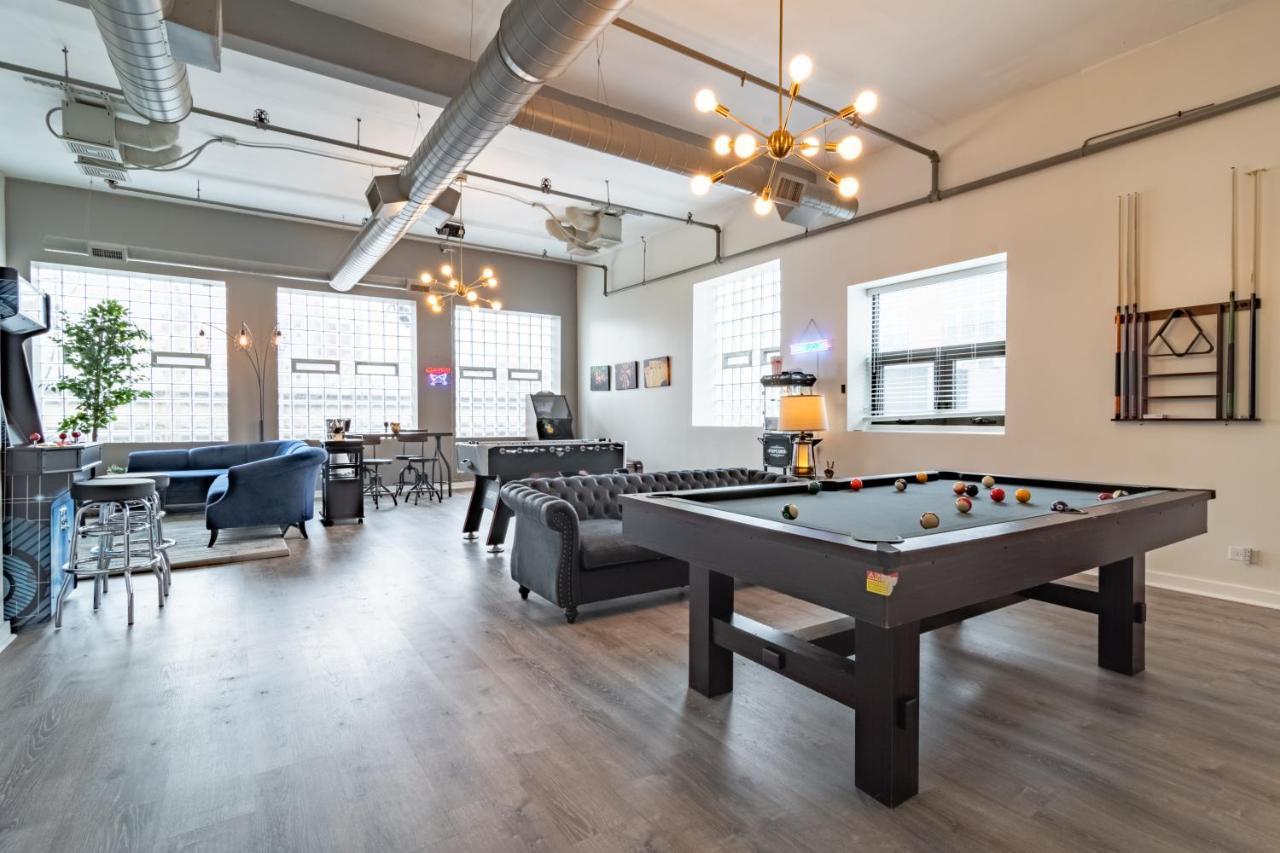 Penthouse Of Joy With Over 4000 Games! * Chicago
