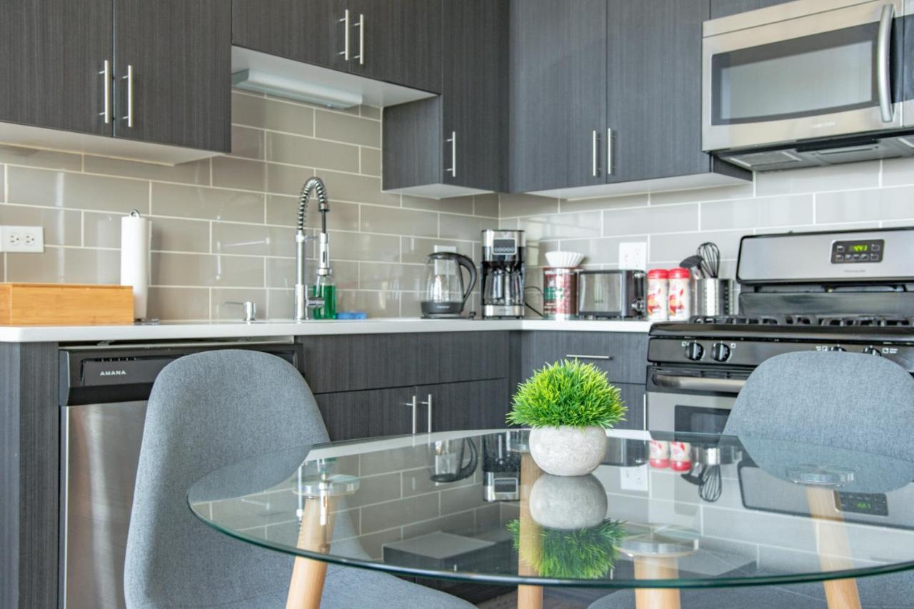 Mccormick Place 2b-2b Family Unit With Optional Parking Sleeps Up To 8 Apartment Chicago