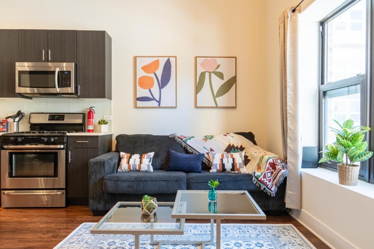 Apartment Mccormick Place 420 Friendly 3br-2ba In Downtown With Optional Parking For 8 Guests *