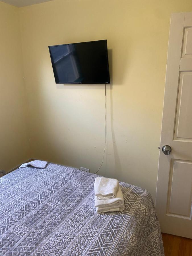 Guest house Hollywood Llc