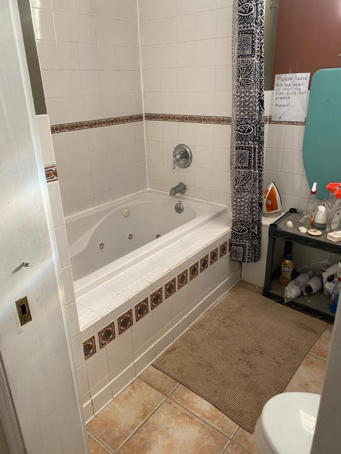 Guest house Hollywood Llc Chicago