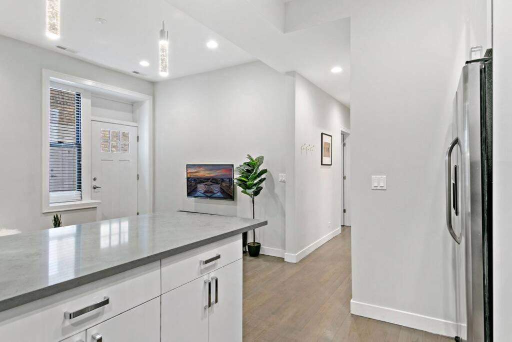 2br Trendy Urban - Division 102w Apartment *