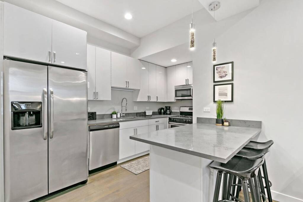 Apartment 2br Trendy Urban - Division 102w *