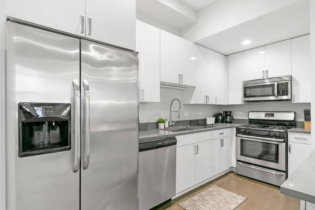 2br Trendy Urban - Division 102w Apartment *