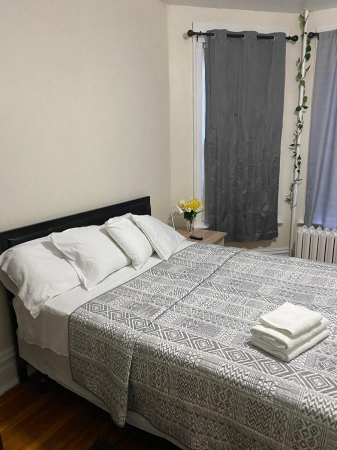 Guest house Hollywood Llc